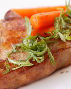 Жареные свиные стейки