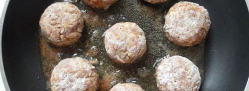 мясные тефтели с рисом и овощами в томатном соусе. Шаг 17