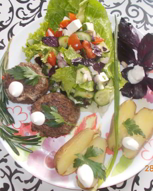 Тефтели из красного риса, запеченные в духовке