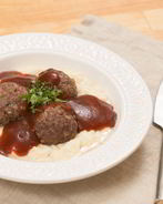 Тефтели из утки с пюре из корня сельдерея и яблочным соусом