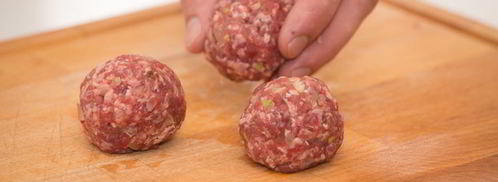 тефтели из утки с пюре из корня сельдерея и яблочным соусом. Шаг 4