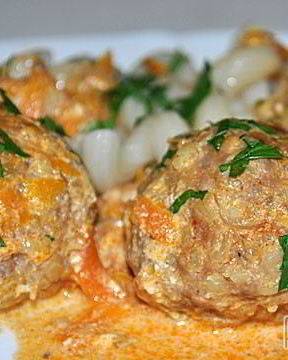 Тефтели с булгуром в сливочно-томатном соусе