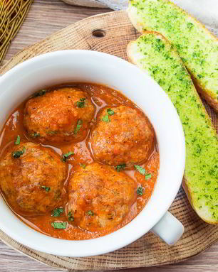 Тефтели с чесночным хлебом