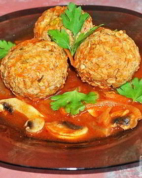Тефтели с грибами в томатном соусе