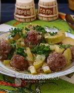 Тефтели с кабачками в сковороде