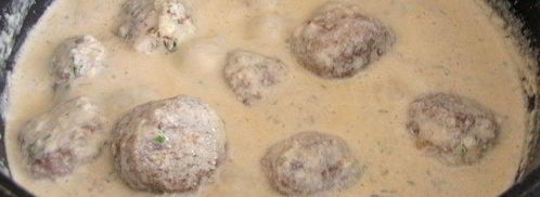 тефтели с кедровыми орешками в сливочном соусе. Шаг 9