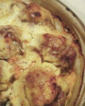 Тефтели с подливкой из сметаны