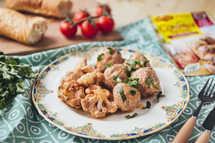 Рецепт тефтели с цветной капустой в сливочно-томатном соусе