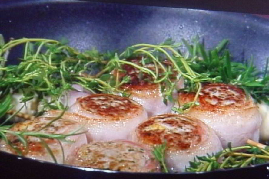 Рецепт тефтели в беконе с начинкой из моцареллы