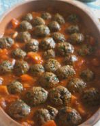 Тефтели в томатном соусе с яйцами