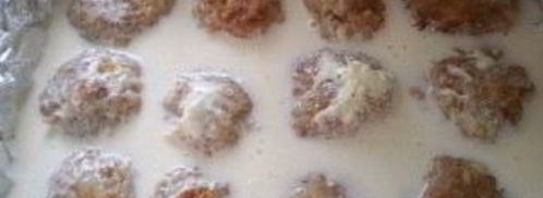 тефтели, запеченные в духовке в сметанном соусе. Шаг 10