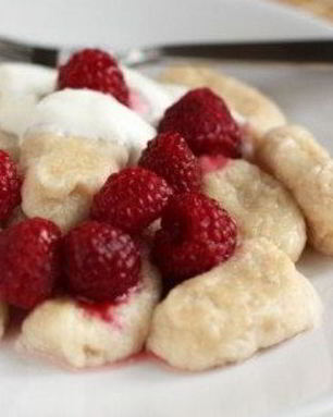 Ленивые вареники с малиной