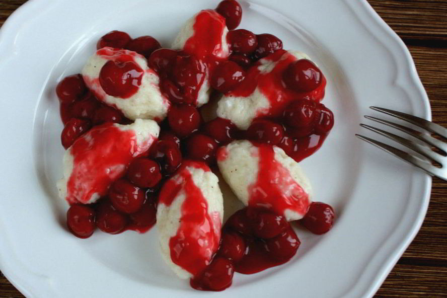 Рецепт ленивые вареники с вишневым соусом