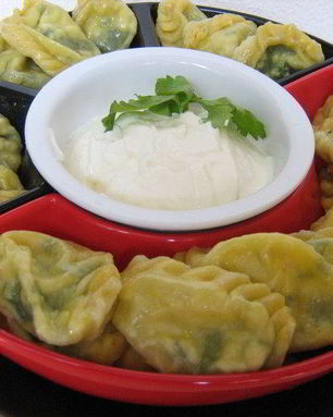 Паровые вареники с зеленью и яйцом