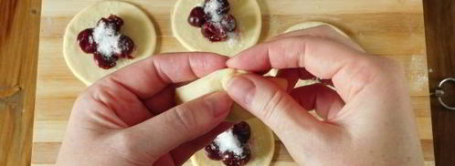 вареники с вишней на кефире. Шаг 14