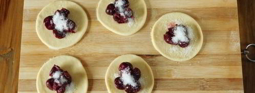 вареники с вишней на кефире. Шаг 13