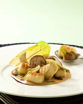 Жареные ньокки в соусе из горгонзолы с грибами