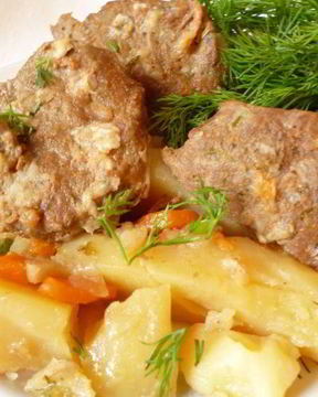 Пьяноежаркое из говядины запеченное в горшочке