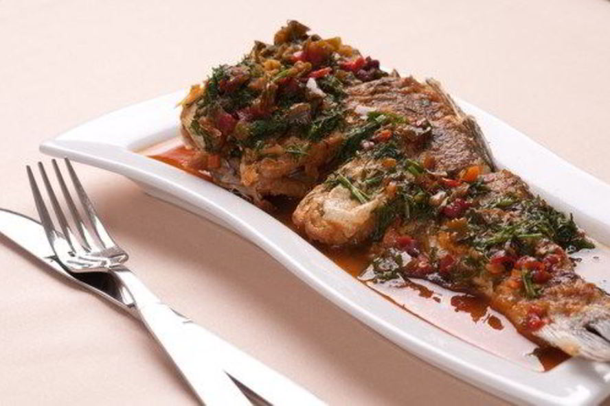 Рецепт рыбное жаркое с овощами, анчоусами и томатным соусом