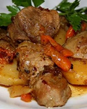 Свиное жаркое с картофелем