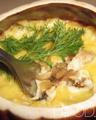 Жаркое из курицы с грибами в горшочках