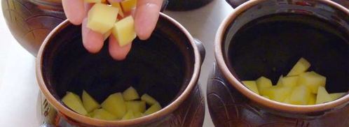 жаркое из свинины с картошкой в горшочках. Шаг 3