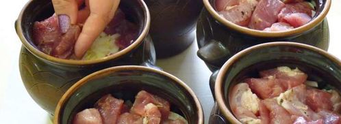 жаркое из свинины с картошкой в горшочках. Шаг 8