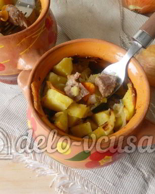 Жаркое из свинины в горшочках