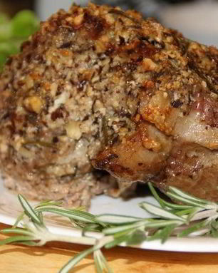 Жаркое из свинины в орехово-горчичной панировке