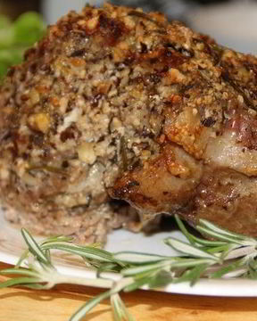 Жаркое из свинины в орехово-горчичной панировке