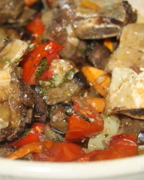 Жаркое с говяжьими ребрышками и летними овощами