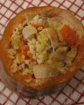 Жаркое с курицей и пшеном в тыквенном горшочке