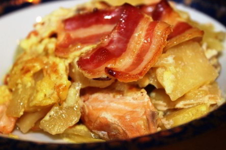 Рецепт жаркое с семгой и беконом в горшочке