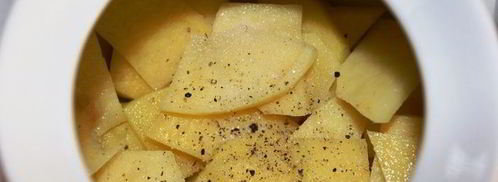 жаркое с семгой и беконом в горшочке. Шаг 6