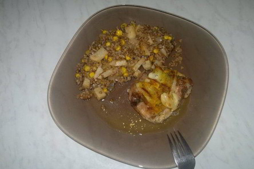 Рецепт бедро индейки из духовки и гречка с сельдереем и кукурузой
