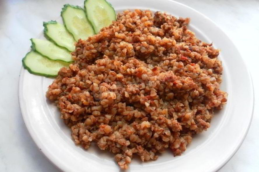 Рецепт гречка с мясным фаршем, луком, морковью и томатами