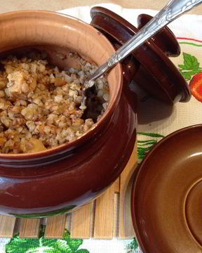Гречка с мясом в горшочках