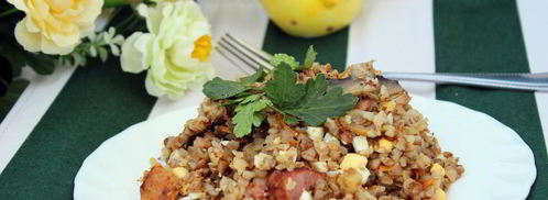 гречка с шампиньонами, сырокопченой грудинкой и яйцом. Шаг 7