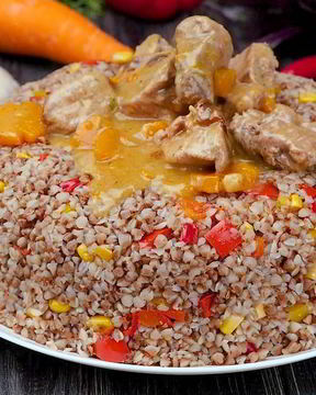 Гречневая каша с гуляшом