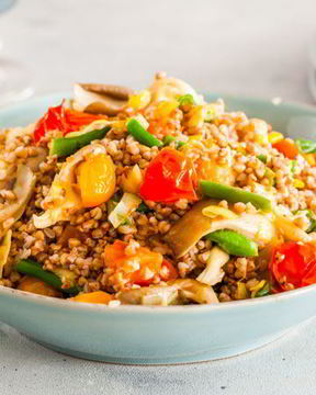 Гречневая каша с овощами и вешенками