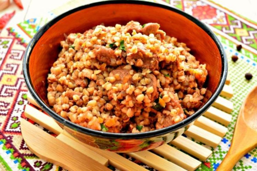 Рецепт гречневая каша с тушенкой на сковороде