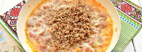 гречневая каша с тушенкой на сковороде. Шаг 3