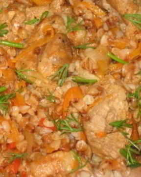 Гречневая каша со свининой по-купечески