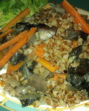 Постная гречка с маслятами и травами