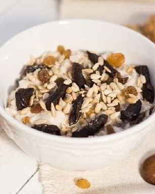 Каша овсяная с сухофруктами