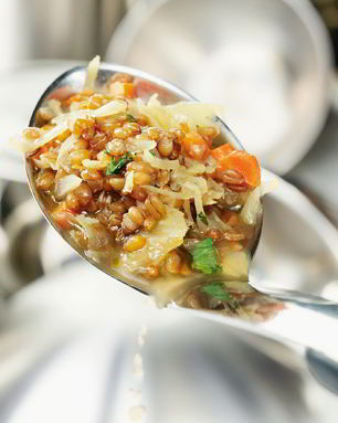 Пшеничная каша с капустой и морковью