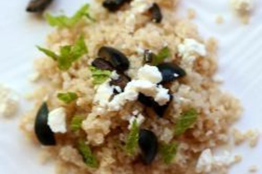 Рецепт пшеничная каша с маслинами и мятой