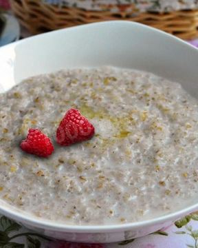 Ячневая каша на воде и молоке