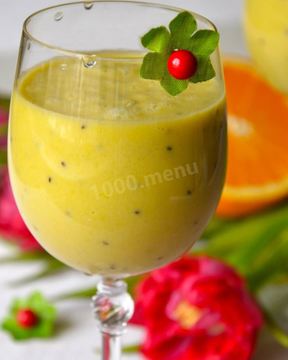 Апельсиновый коктейль с киви и сливками