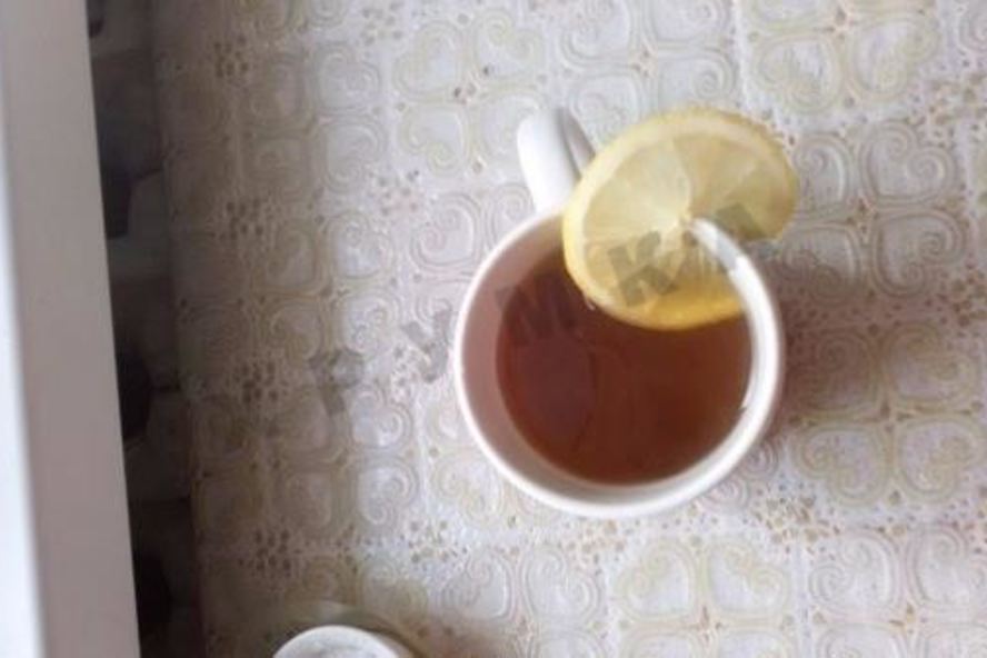 Рецепт чай с имбирем, лимоном и яблоками